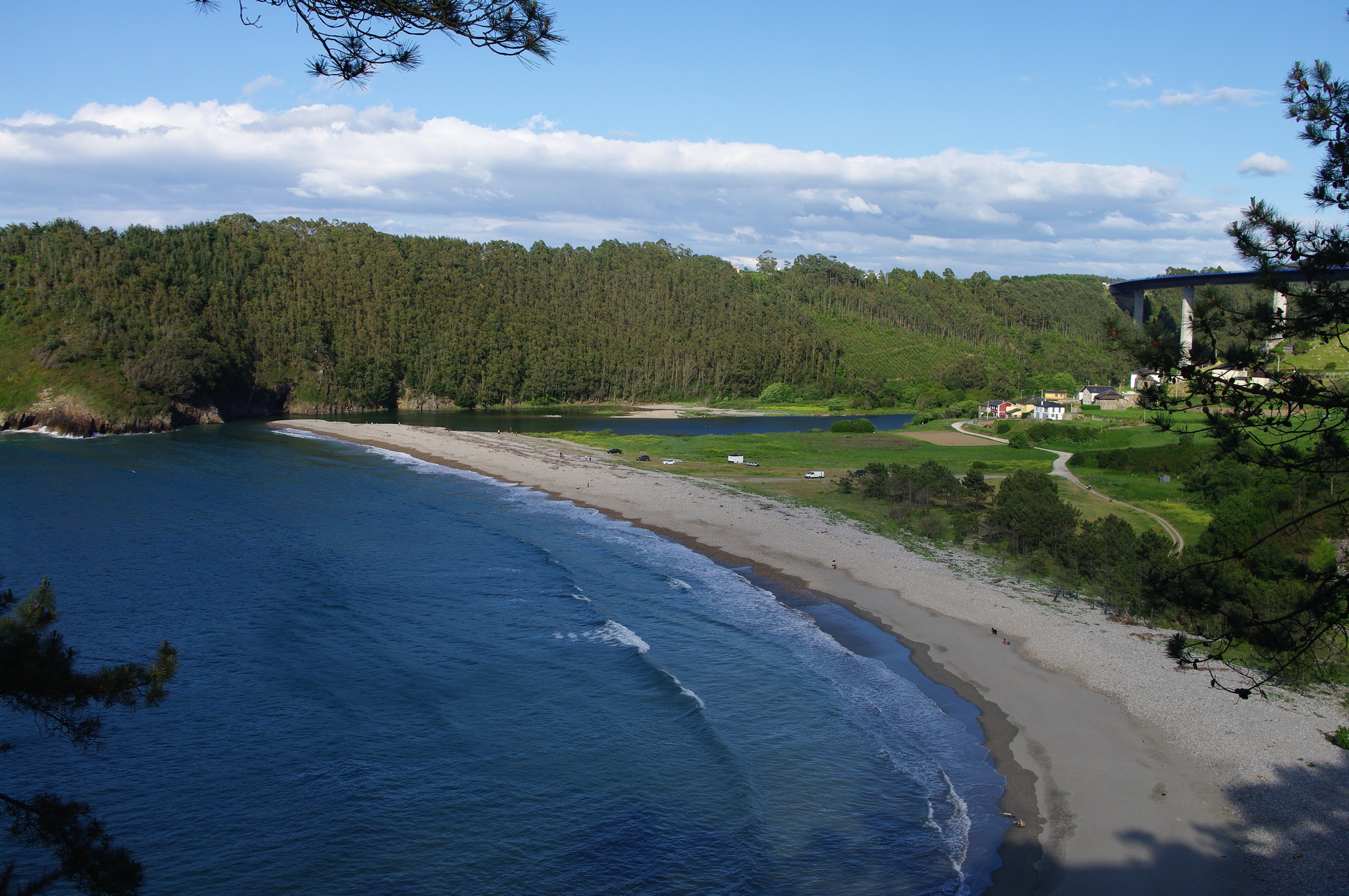 Playa de Cueva, en Asturias, perfecta para estar solos en Asturias.