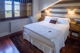 Hoteles rurales de Casonas Asturianas: interior de una habitacióndel hotel Casa de Castro