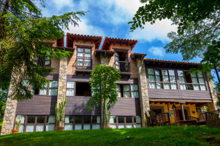 Hoteles rurales de Casonas Asturianas: fachada del hotel El Carmen