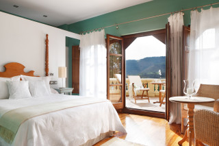 Hoteles rurales de Casonas Asturianas: habitación con vistas del hotel La Casona del Viajante.