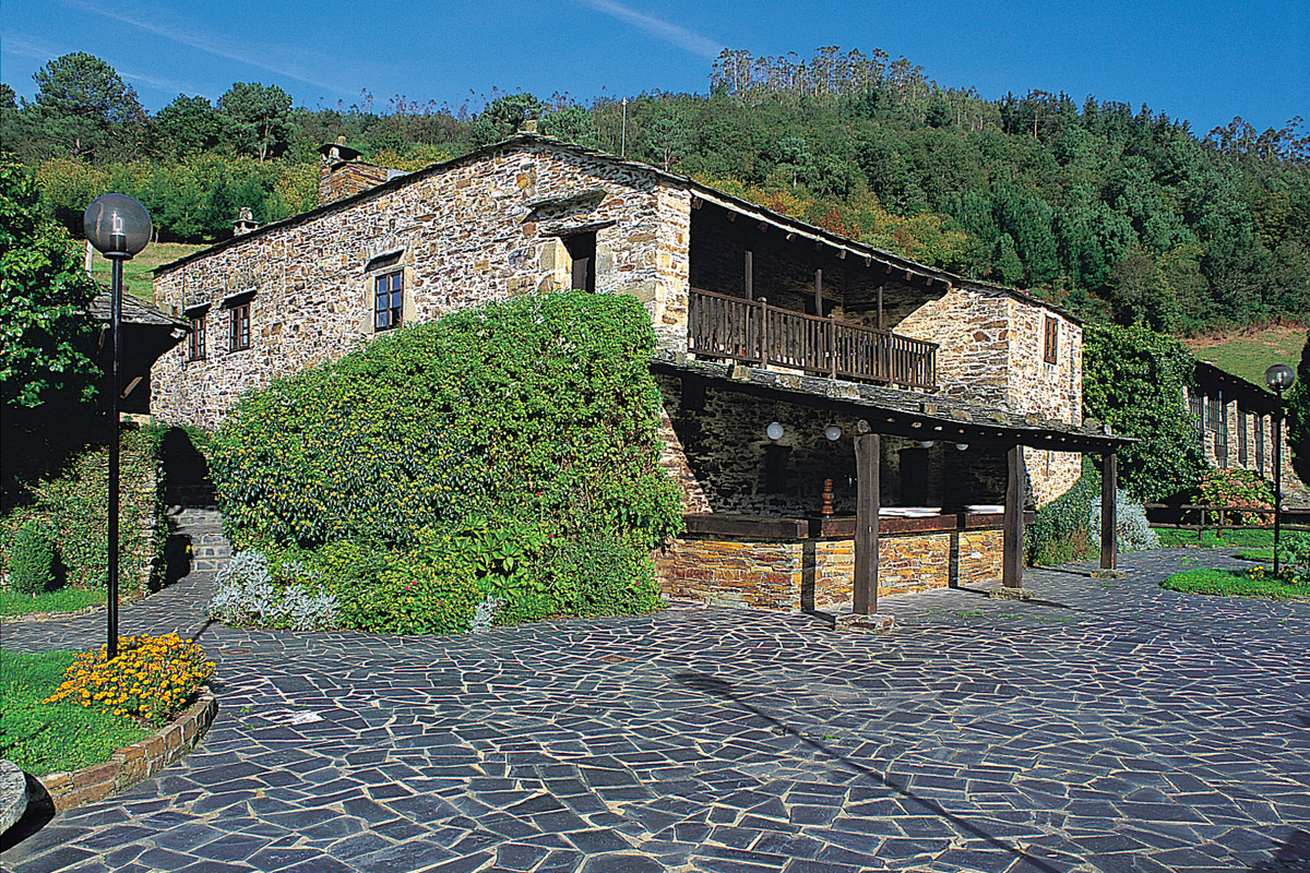 Hoteles rurales de Casonas Asturianas: vista general del hotel La Rectoral.