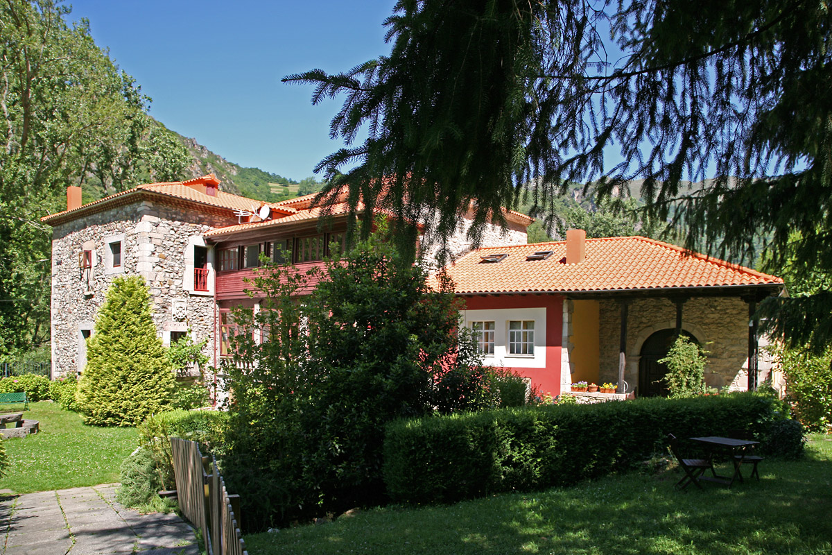 Hoteles rurales de Casonas Asturianas: jardines del hotel Palacio Álvaro Flórez-Estrada