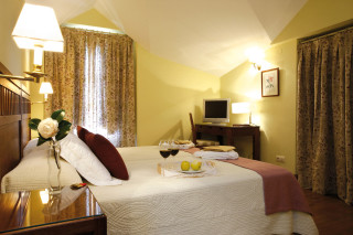 Hoteles rurales de Casonas Asturianas: una habitación del hotel Quinta de Villanueva
