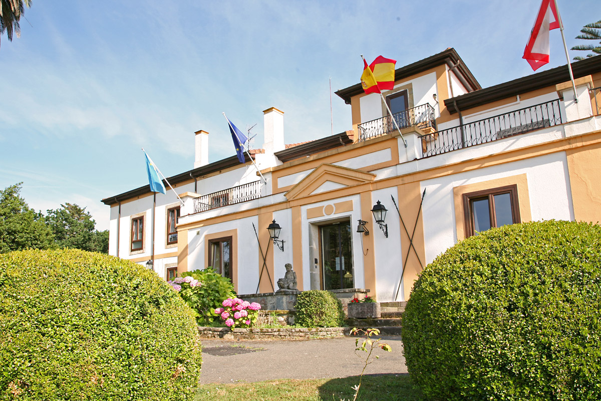 Hoteles rurales de Casonas Asturianas: fachada del hotel Quintana Duro