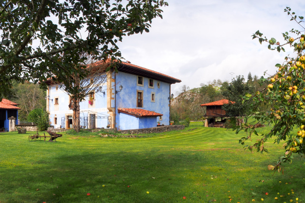 Hoteles rurales de Casonas Asturianas: huerta y jardines del hotel Sucuevas