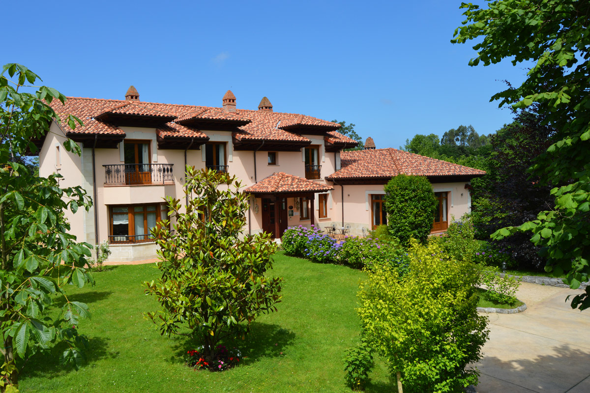 Hoteles rurales de Casonas Asturianas: exterior del hotel Arpa de Hierba.