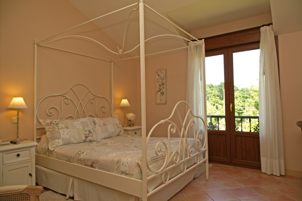 Hoteles rurales de Casonas Asturianas: habitación del hotel Arpa de Hierba